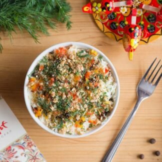 Салат «Курочка ряба» (кура, свежий огурец, грецкий орех, яйцо, чернослив)