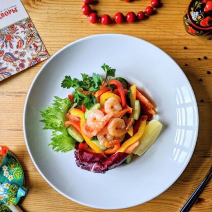 Салат из свежих овощей с креветками