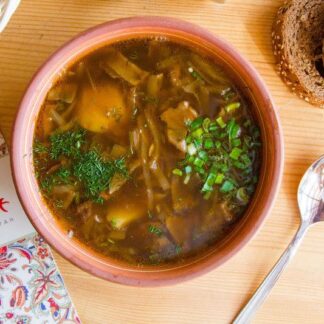 Постные щи из квашеной капусты с белыми грибами