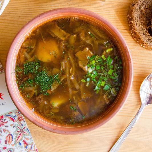 Постные щи из квашеной капусты с белыми грибами