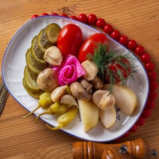 Ассорти соленых и маринованных овощей